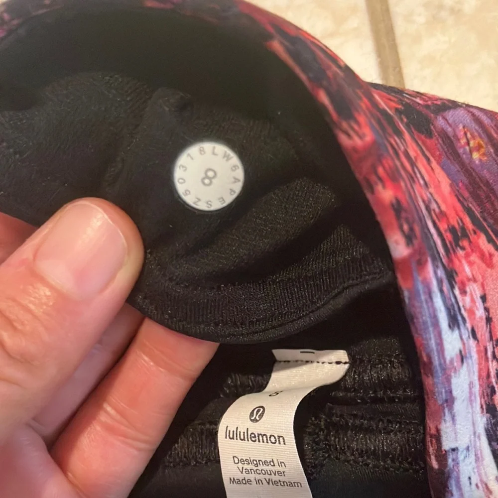 Lululemon leggings size 8 NEW WITHOUT TAGS